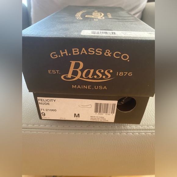 G.H Bass & Co womens leather flats size 9 new in box - Picture 4 of 6